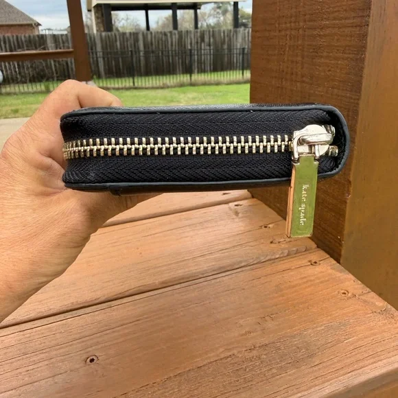 GUC Kate Spade Black Leather Textured Long Wallet - Picture 5 of 10